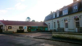 Atelier Le Mont des Couleurs, jouxtant la salle Hamilton au pied de l'abbaye de Mont-Saint-Éloi